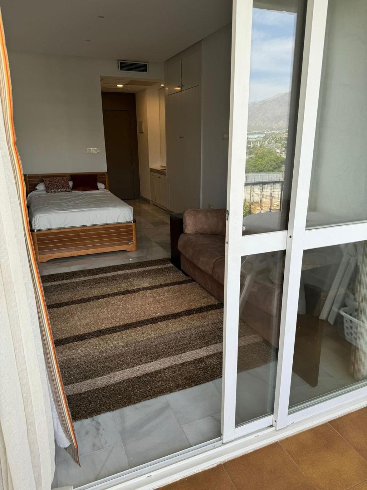 Estudio En Occidental De Puerto Banus *