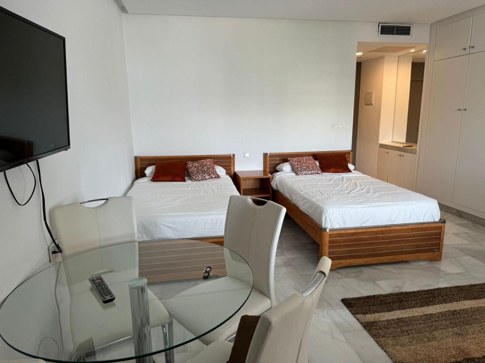 Estudio En Occidental De Puerto Banus Marbella